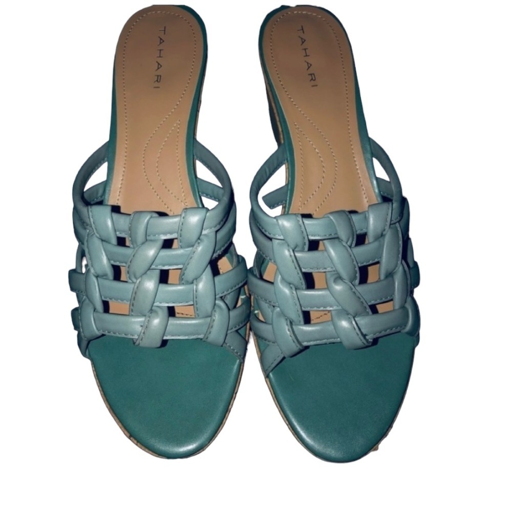 Tahari size 10 light aqua blue leather  open toe platform wedge NIB